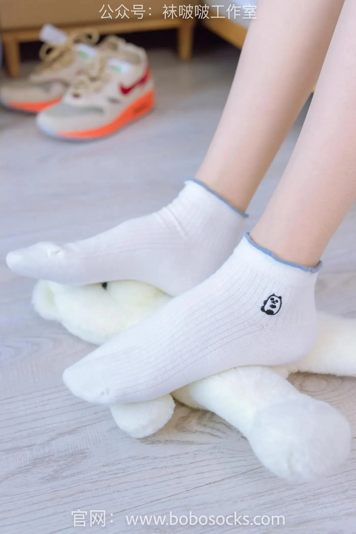 [BoBoSocks袜啵啵]NO.118 稚予-运动鞋、白棉袜、肉丝、踩小熊玩偶 [140P]插图7